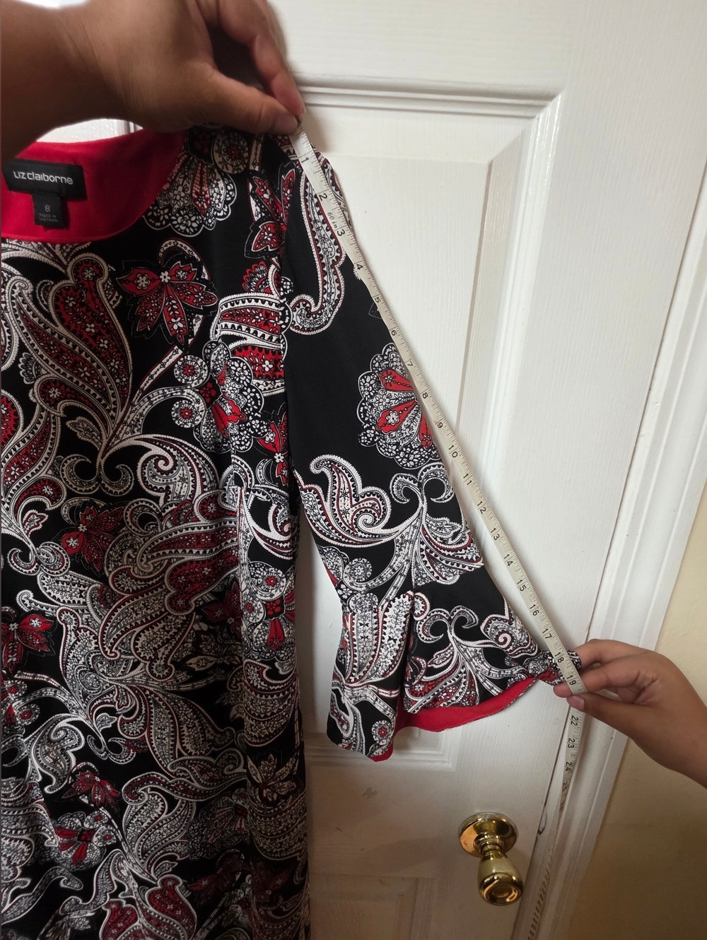 Liz Claiborne Paisley Red and Black Flared Sleeve Size 8 - Picture 5 of 8